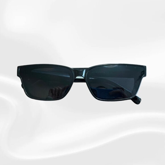 Black Rectangle Frame Sunglasses – Unisex - Picture 6 of 6